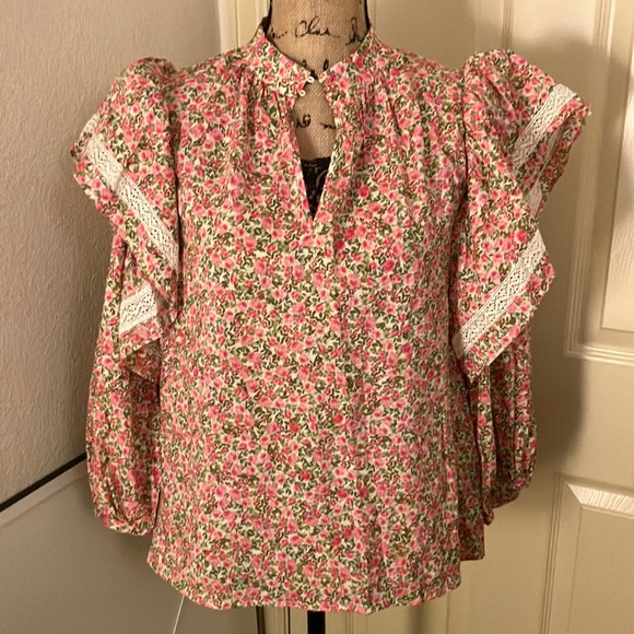 Who What Wear Tops - Who what wear puffy shoulder frilly sleeve lace floral button neck top medium M